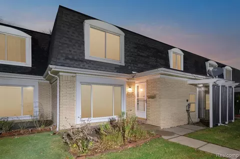 29648 City Center Dr #4, Warren, MI 48093