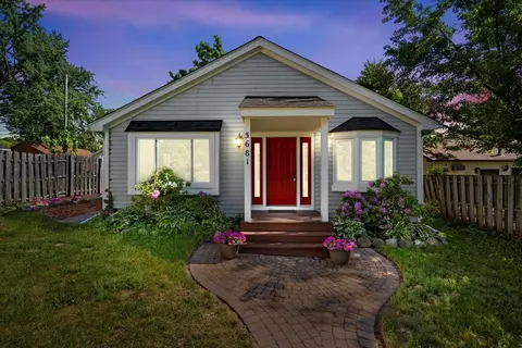 5681 Aylesbury Dr, Waterford, MI 48327
