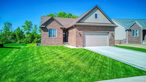 13154 Demil Dr, Bruce Township, MI 48065