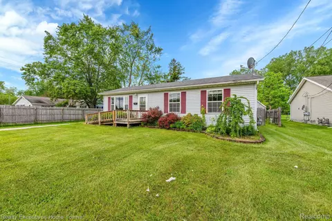 1605 Allen Rd, Kimball, MI 48074