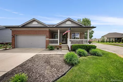 30054 Prospect St, Chesterfield, MI 48051