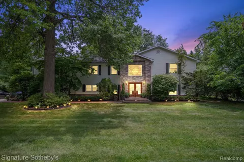 4131 Meadow Way, Bloomfield Hills, MI 48301