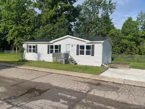 92 Mount Everest Way, Swartz Creek, MI 48473