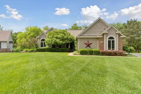 10754 Grassy Knoll Crt Ct, Brighton, MI 48114