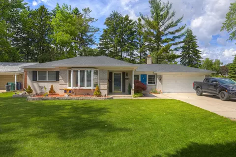341 Woodlawn Ave, Royal Oak, MI 48073