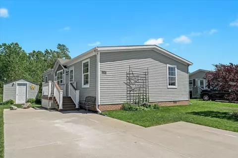 12367 Oakridge Cir, Green Oak, MI 48178