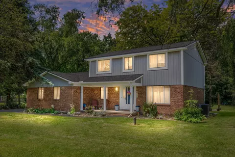 11022 Shadow Woods Ln, Whitmore Lake, MI 48189