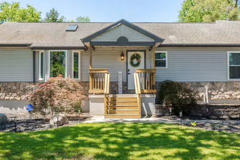 3106 Mapledale St, Commerce, MI 48382