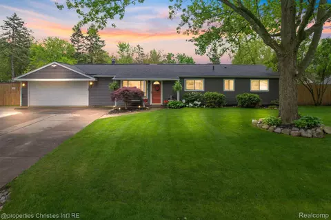 4635 Oakvista Ave, Independence, MI 48346