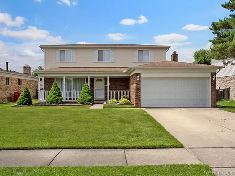 45717 Plum Grove Dr, Macomb, MI 48044