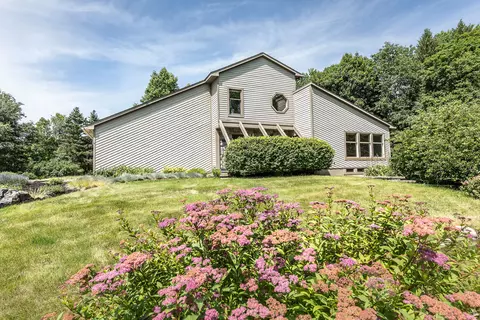 2590 Hartman Rd, Saline, MI 48176