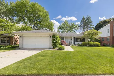 4025 Auburn Dr, Royal Oak, MI 48073