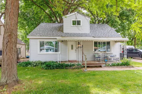 18226 Deering St, Livonia, MI 48152
