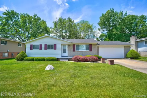 4460 Dixon Dr, Flint, MI 48473