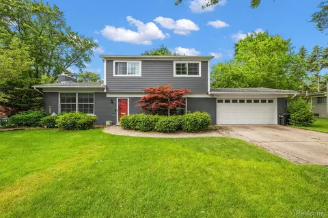 524 S Cranbrook Cross Rd, Bloomfield Hills, MI 48301