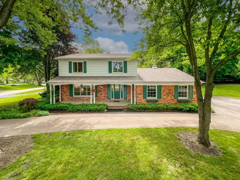 316 Woodedge Dr, Bloomfield Hills, MI 48304