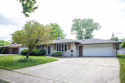 3785 Embarcadero St, Waterford, MI 48329