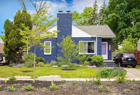8730 Troy St, Oak Park, MI 48237