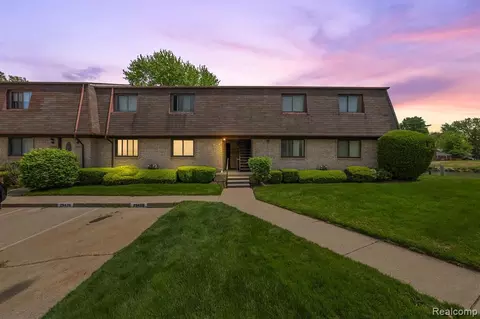 25470 Quarter Deck St, Harrison Township, MI 48045