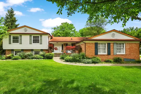 693 Rolling Rock Rd, Bloomfield Hills, MI 48304