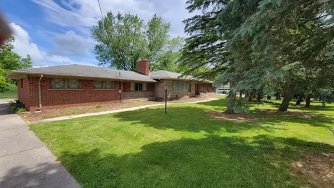 3760 W Maple Rd, Bloomfield Hills, MI 48301