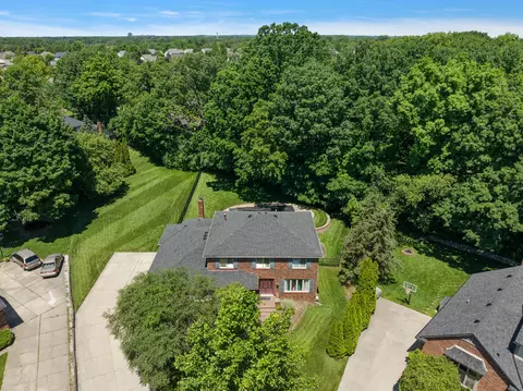 6727 Smith Crt Ct, Troy, MI 48098