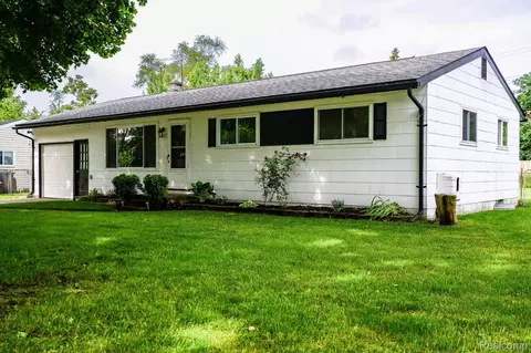 46269 Huling St, Shelby Township, MI 48317