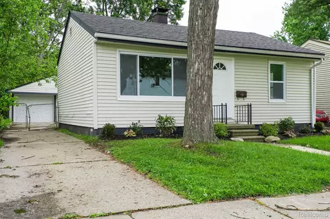 95 E Barrett Ave, Madison Heights, MI 48071
