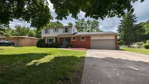 14051 Richfield St, Livonia, MI 48154