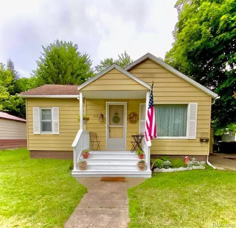 512 N Canal St, Chesaning, MI 48616
