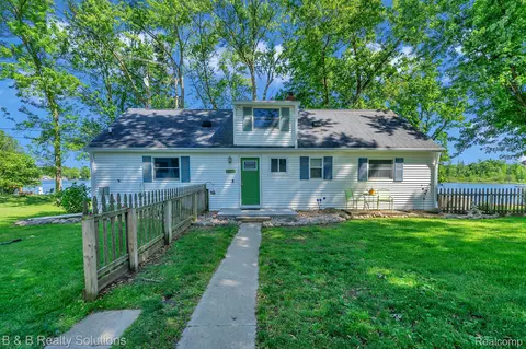 423 Lou Alice Dr, Deerfield, MI 48421
