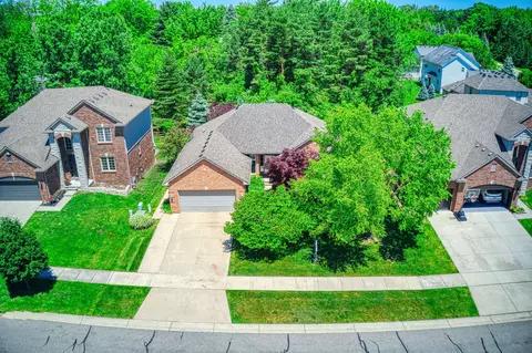 3213 Zaher Dr, Auburn Hills, MI 48326