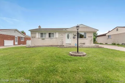 13569 Windermere St, Southgate, MI 48195