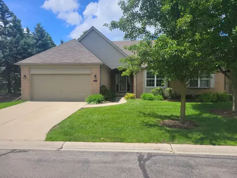 43115 Cove Dr, Clinton Township, MI 48038