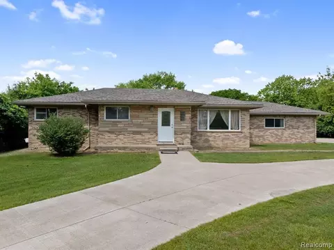 27855 Lahser Rd, Southfield, MI 48034