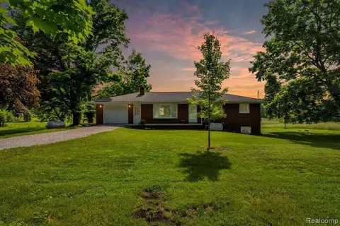 6700 Mabley Hill Rd, Fenton, MI 48430