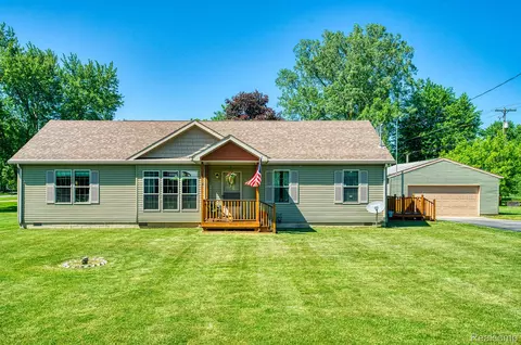 102 Melladee Ln, Morrice, MI 48857