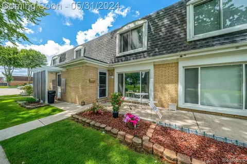 29960 City Center Dr #2, Warren, MI 48093