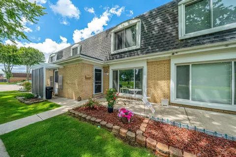 9960 City Center Dr #2, Warren, MI 48093