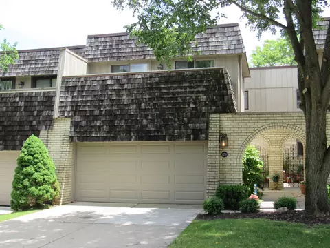 1255 Oakwood Crt Ct, Rochester Hills, MI 48307