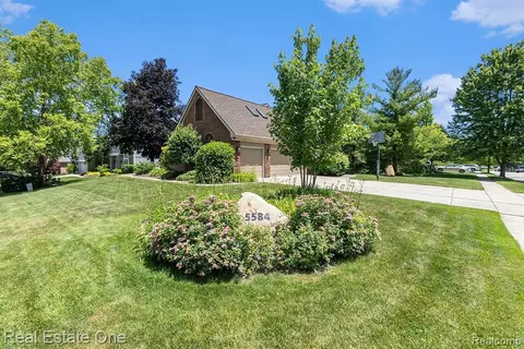 5584 Adderstone Dr, Clarkston, MI 48346