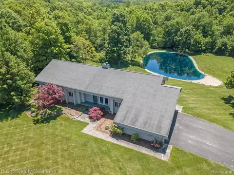 1641 Tu Van Trl, Addison, MI 48367