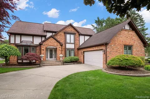 17134 Ellen Dr, Livonia, MI 48152
