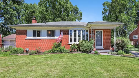 35862 Larchwood St, Clinton Township, MI 48035