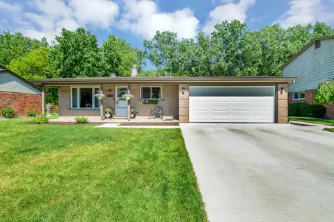 21465 Mayfair St, Woodhaven, MI 48183