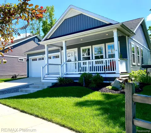 9240 Regency Blvd, Pinckney, MI 48169