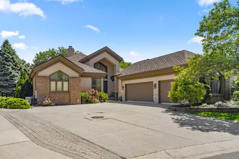 16 Prestwick Ct, Dearborn, MI 48120