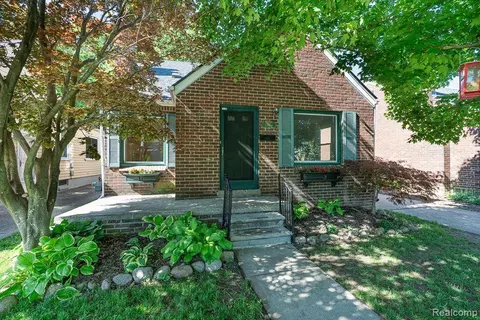22014 Colony St, Saint Clair Shores, MI 48080