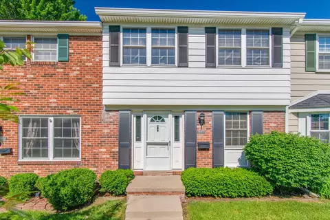 19911 Schoolhouse Crt Ct, Northville, MI 48167