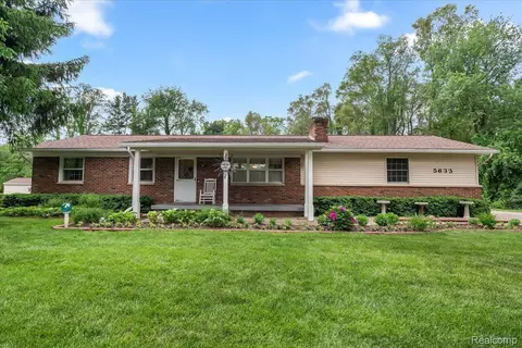 5633 Crandall Rd, Howell, MI 48855